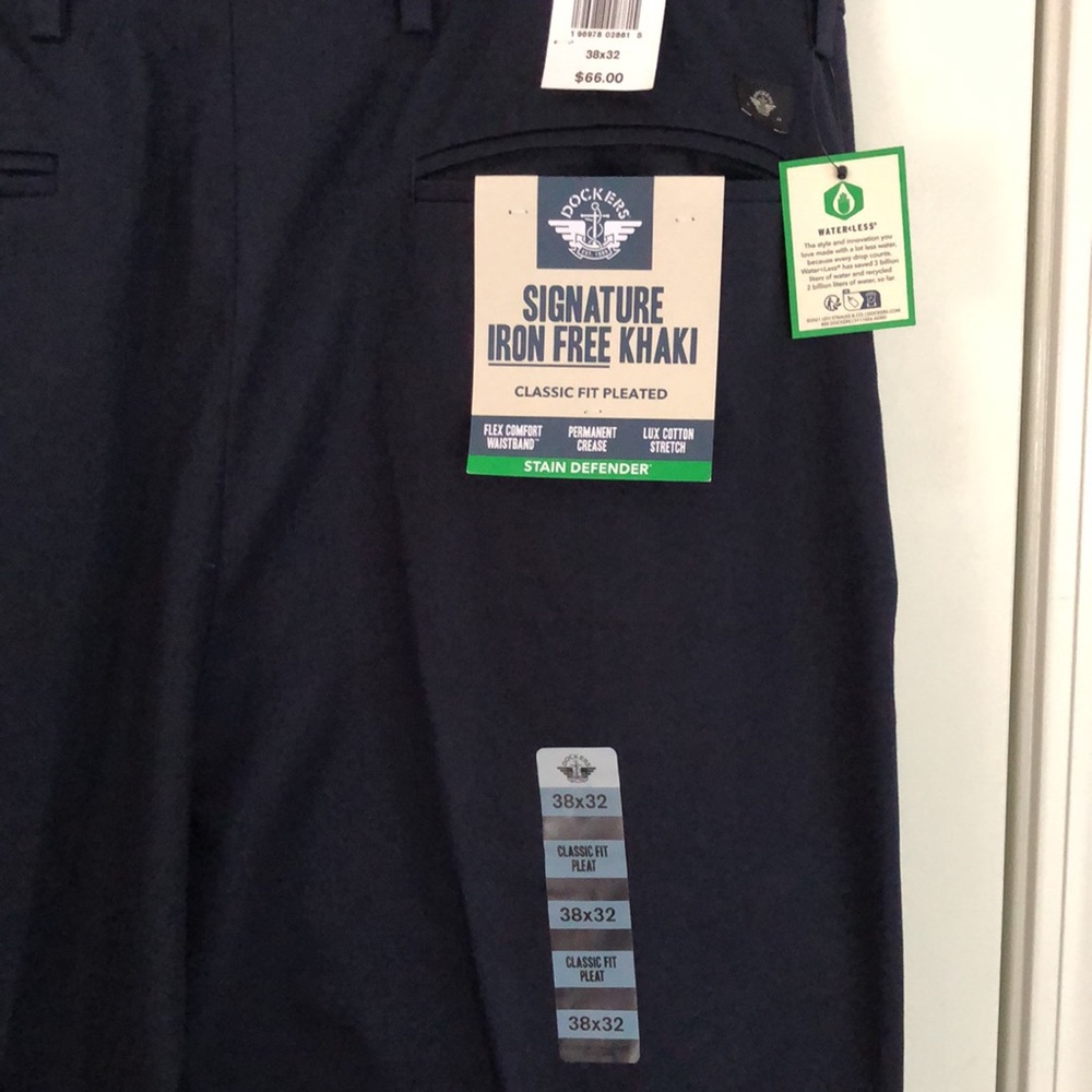 New Men’s Dockers Iron Free Khakis. Sz 38 x 32.  Classic fit pleated. Navy blue. - Picture 7 of 15